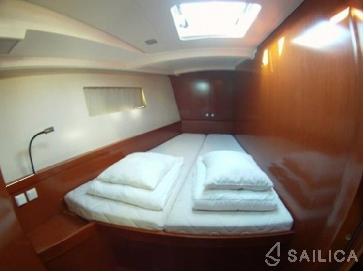 Oceanis 45 - Yacht Charter Sailica