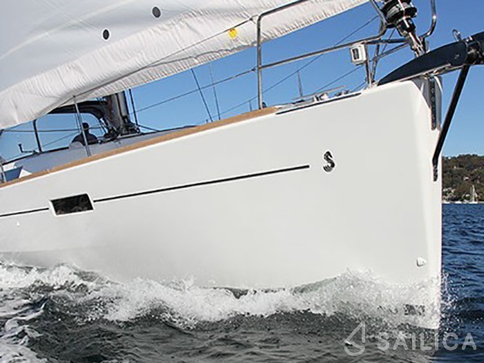 Oceanis 45 - Yacht Charter Sailica