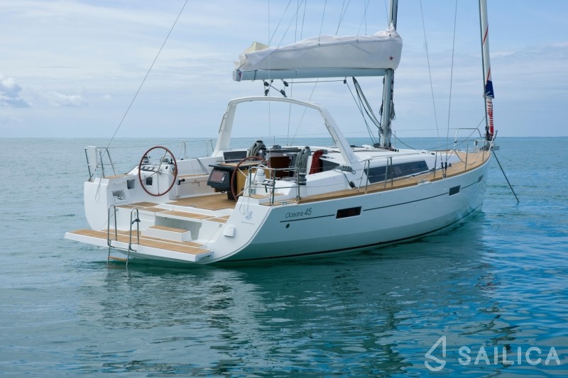 Oceanis 45 - Yacht Charter Sailica