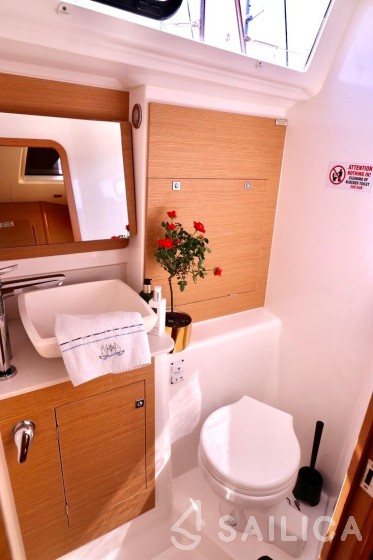 Dufour 460 GL - Yacht Charter Sailica