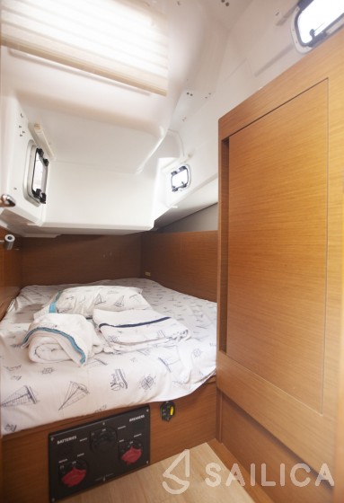Sun Odyssey 410 - Yacht Charter Sailica