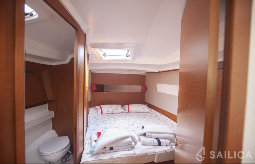 Sun Odyssey 410 - Yacht Charter Sailica