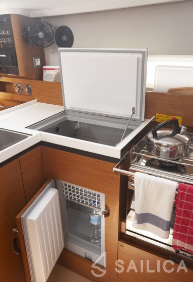 Sun Odyssey 410 - Yacht Charter Sailica