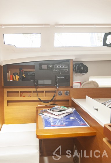 Sun Odyssey 410 - Yacht Charter Sailica
