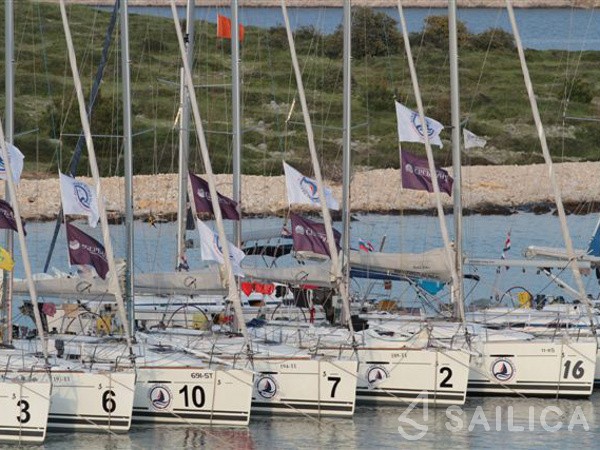 First 35 - Yacht Charter Sailica