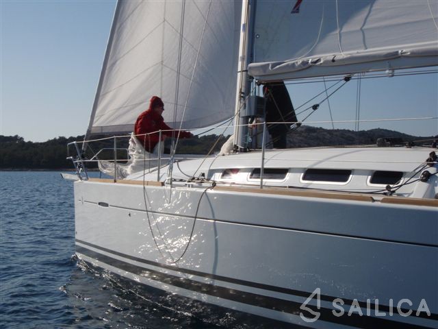 First 35 - Yacht Charter Sailica