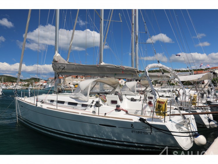 First 35 - Yacht Charter Sailica