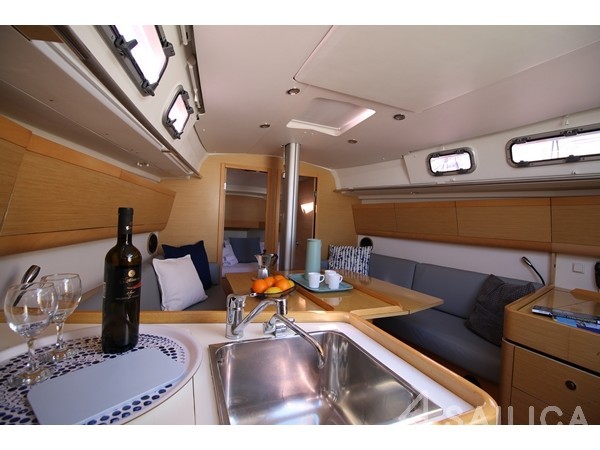 First 35 - Yacht Charter Sailica