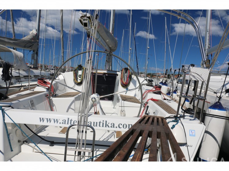 First 35 - Yacht Charter Sailica