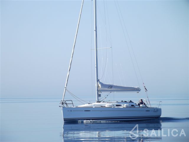 First 35 - Yacht Charter Sailica