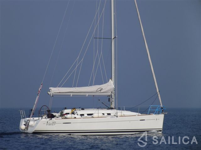 First 35 - Yacht Charter Sailica