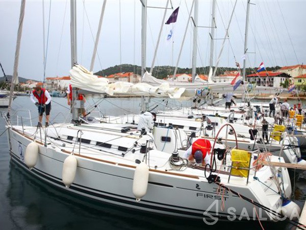First 35 - Yacht Charter Sailica