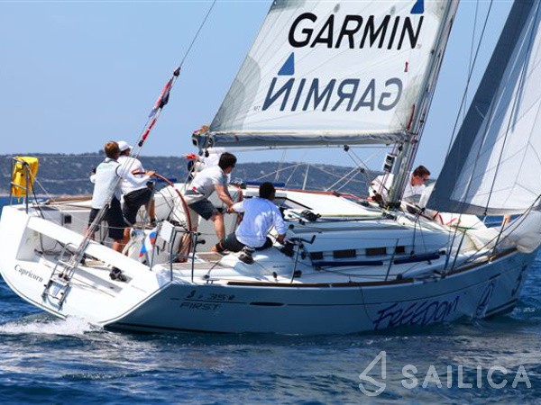 First 35 - Yacht Charter Sailica