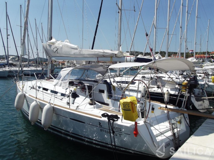 First 35 - Yacht Charter Sailica