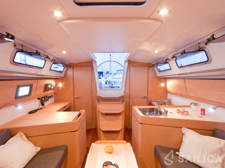 First 35 - Yacht Charter Sailica