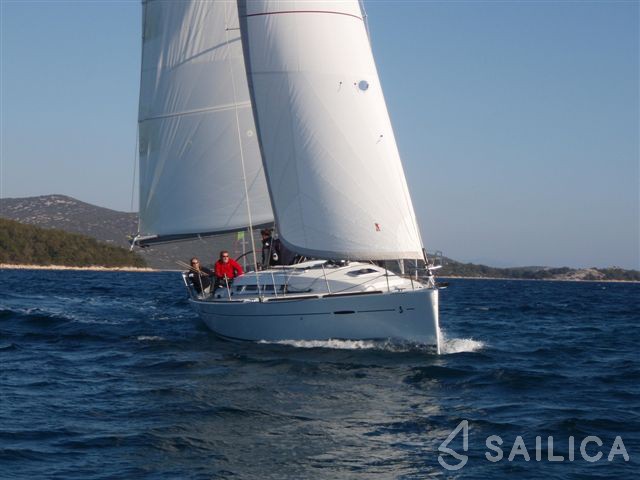 First 35 - Yacht Charter Sailica