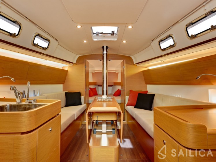 First 35 - Yacht Charter Sailica