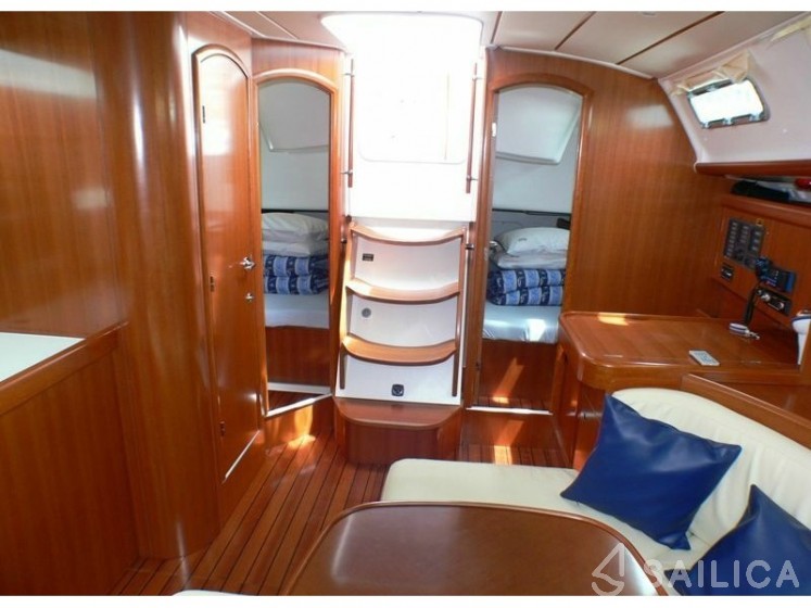 Oceanis 393 - Yacht Charter Sailica