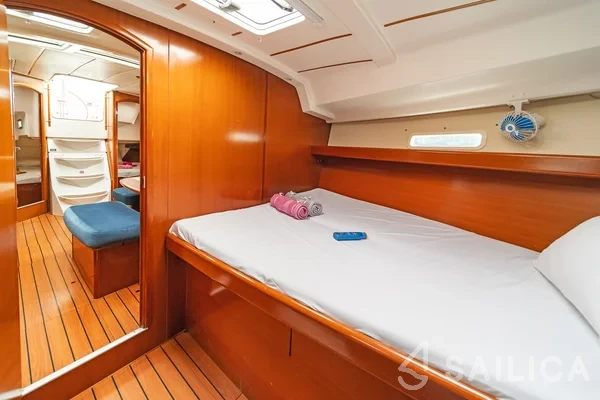Oceanis 393 - Yacht Charter Sailica