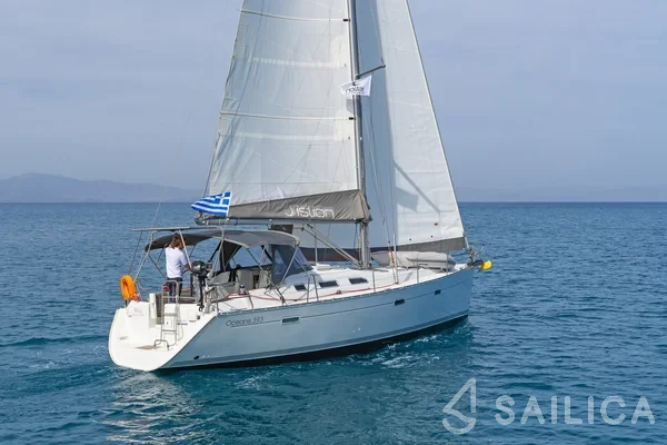 Oceanis 393 - Yacht Charter Sailica