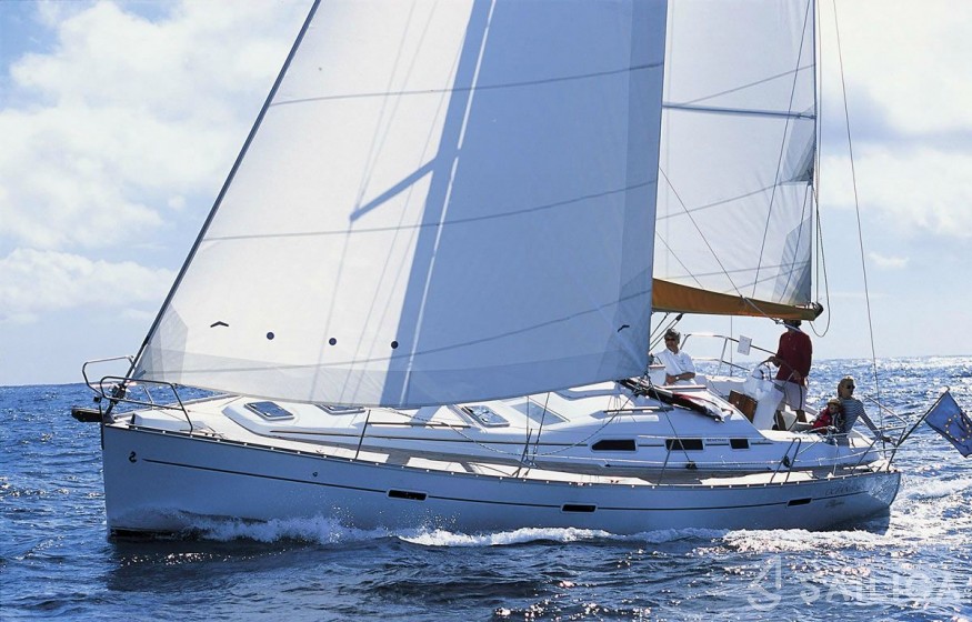 Oceanis 393 - Yacht Charter Sailica