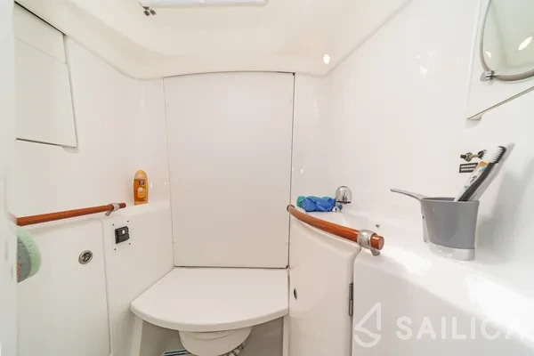 Oceanis 393 - Yacht Charter Sailica
