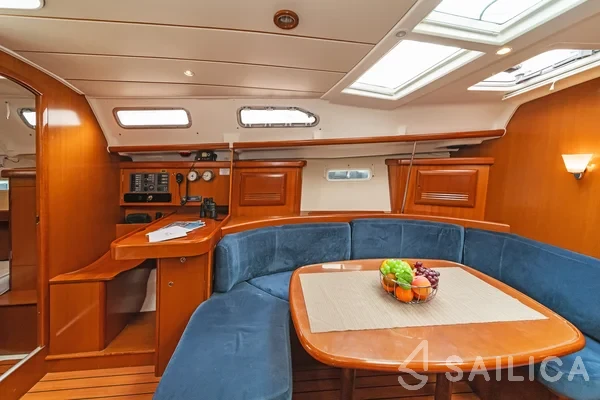 Oceanis 393 - Yacht Charter Sailica