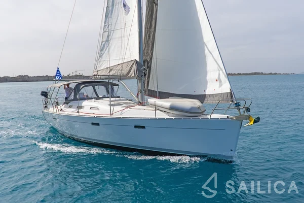 Oceanis 393 - Yacht Charter Sailica