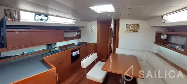 Oceanis 45 - Yacht Charter Sailica