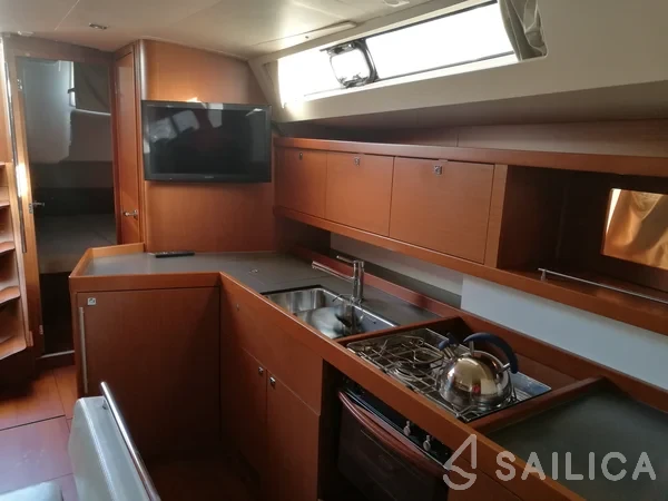Oceanis 45 - Yacht Charter Sailica