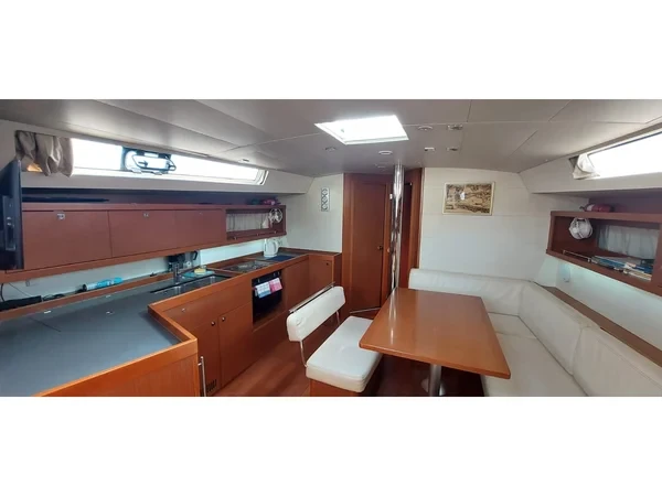 Oceanis 45 - Yacht Charter Sailica