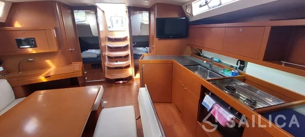 Oceanis 45 - Yacht Charter Sailica