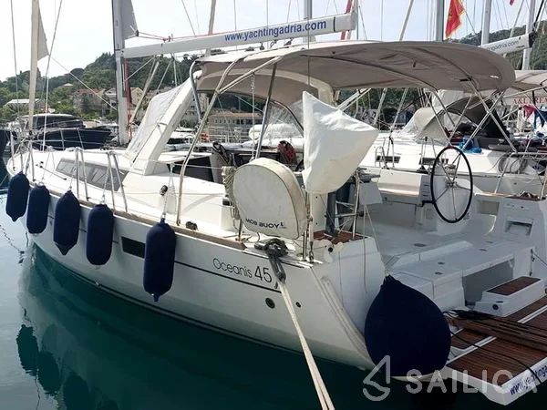 Oceanis 45 - Yacht Charter Sailica