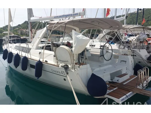 Oceanis 45 - Yacht Charter Sailica
