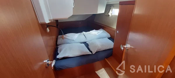 Oceanis 45 - Yacht Charter Sailica