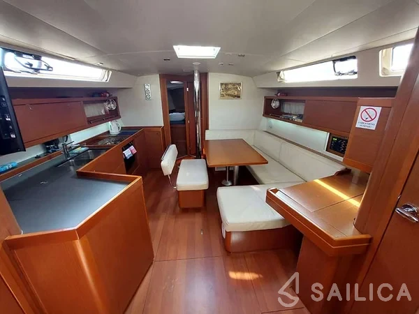 Oceanis 45 - Yacht Charter Sailica