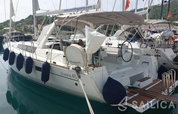 Oceanis 45 - Yacht Charter Sailica
