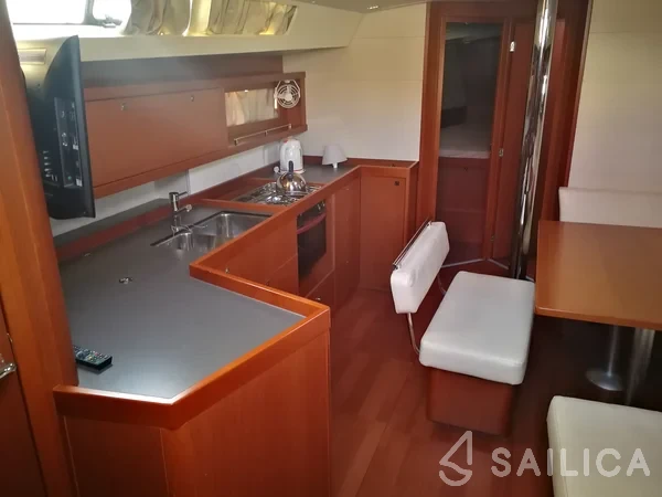 Oceanis 45 - Yacht Charter Sailica