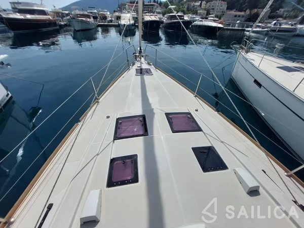 Oceanis 45 - Yacht Charter Sailica