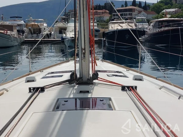 Oceanis 45 - Yacht Charter Sailica