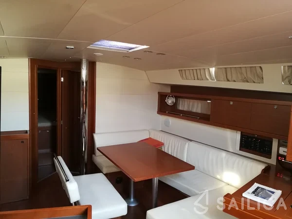 Oceanis 45 - Yacht Charter Sailica