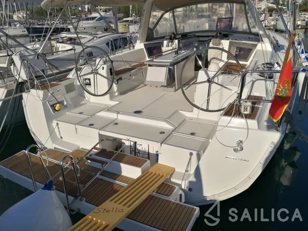 Oceanis 45 - Yacht Charter Sailica