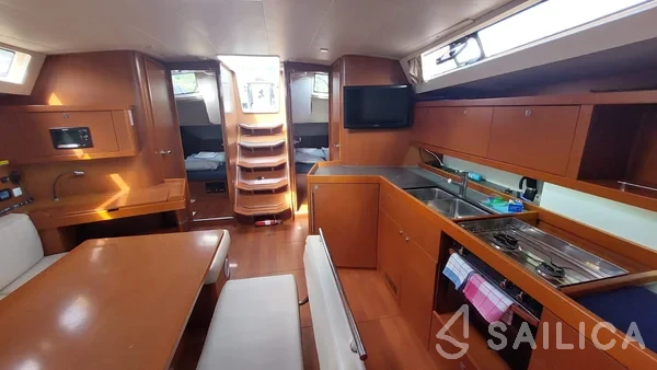 Oceanis 45 - Yacht Charter Sailica