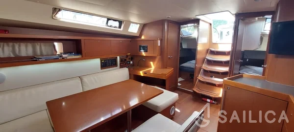 Oceanis 45 - Yacht Charter Sailica