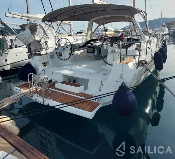 Oceanis 45 - Yacht Charter Sailica