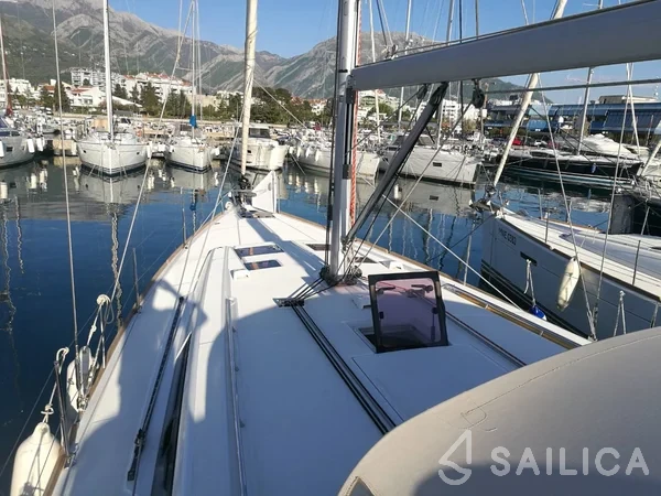 Oceanis 45 - Yacht Charter Sailica