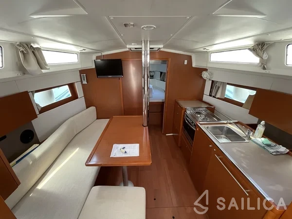 Oceanis 38.1 - Yacht Charter Sailica
