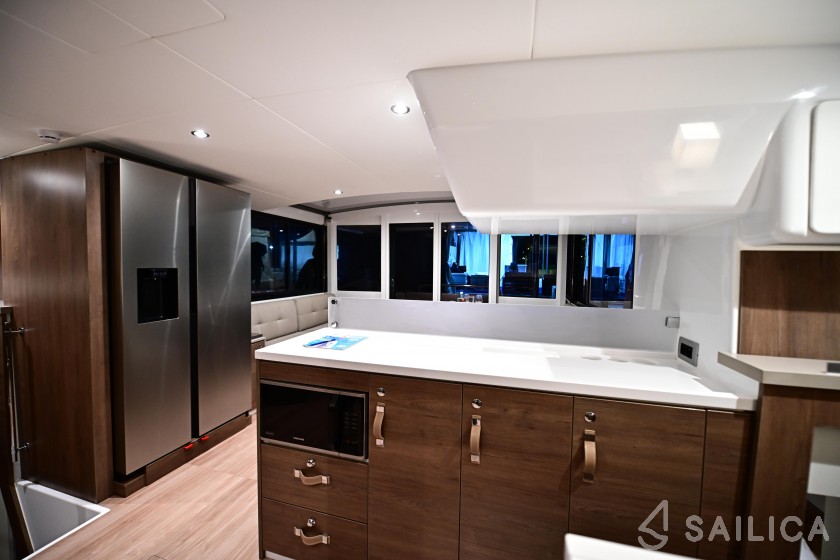 Bali 4.4 - Yacht Charter Sailica