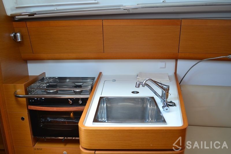 Elan 35 Impression - Yacht Charter Sailica