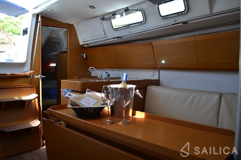 Elan 35 Impression - Yacht Charter Sailica